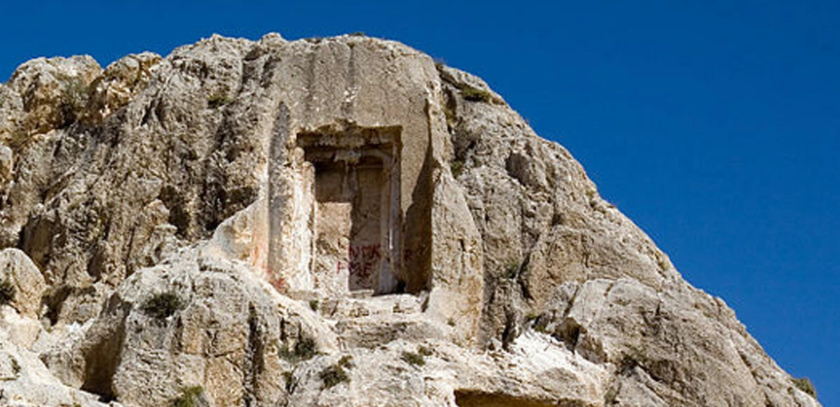 Van'da definecilerden ‘yanlışlıkla’ tarihe ışık tutan keşif: Hazine ararken 2.700 yıllık Urartu tapınağı buldular