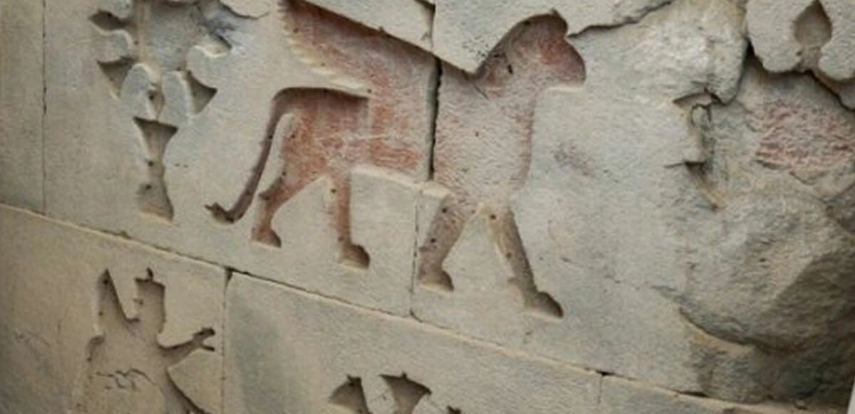 Van'da definecilerden ‘yanlışlıkla’ tarihe ışık tutan keşif: Hazine ararken 2.700 yıllık Urartu tapınağı buldular