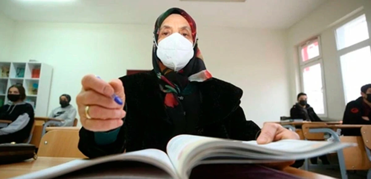 Güneş nine sınav heyecanını 84 yaşında tattı! Kazanırsa o da üniversiteli olacak