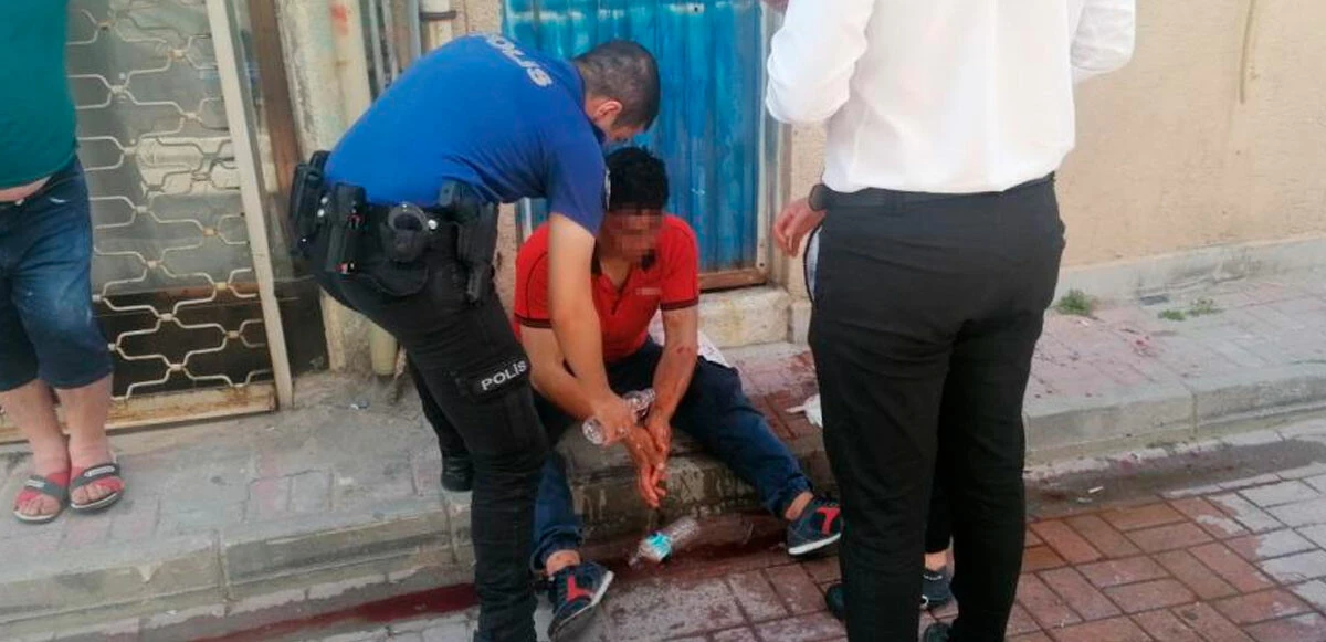 Öfkeli kalabalık tacizciyi doğduğuna pişman etti: Polis ölümün kucağından aldı
