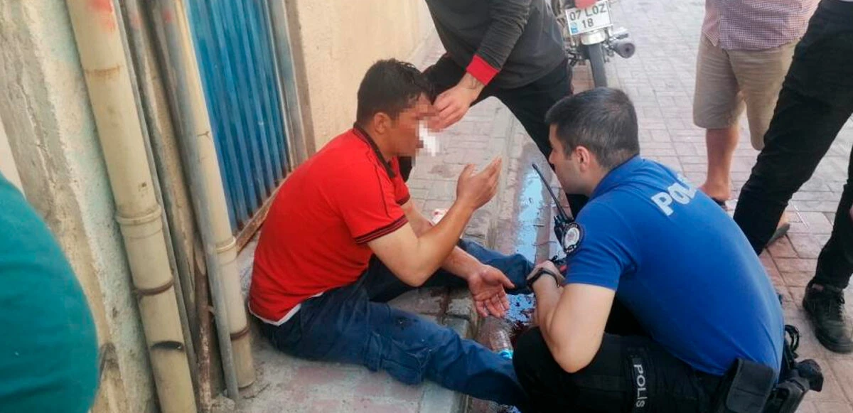 Öfkeli kalabalık tacizciyi doğduğuna pişman etti: Polis ölümün kucağından aldı