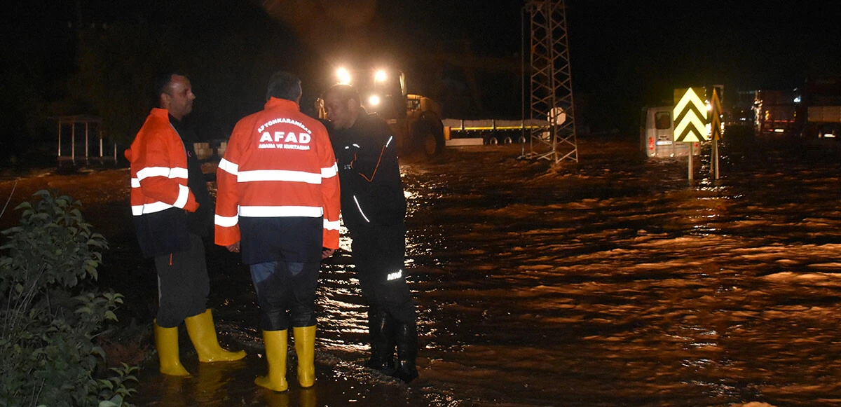 Afyonkarahisar’da sel! Ankara kara yolu sular altında kaldı