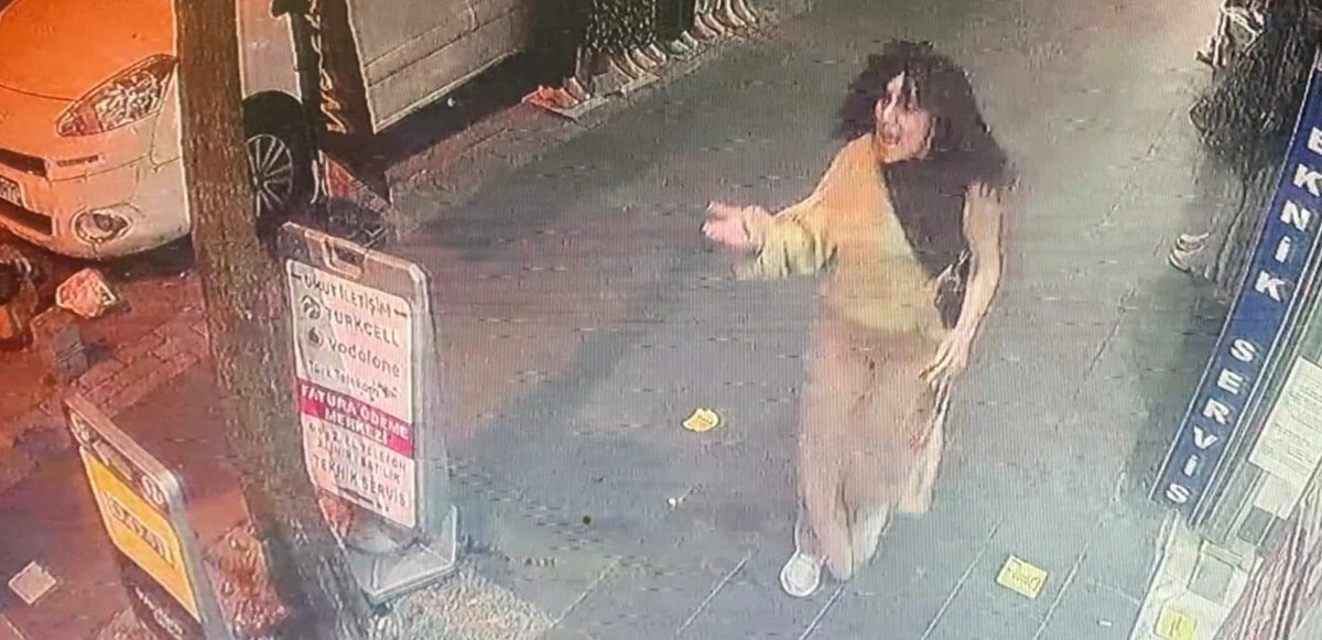 İstanbul’da bir garip olay! Yolda yürüyen kadına tokat attı, dayak yedi