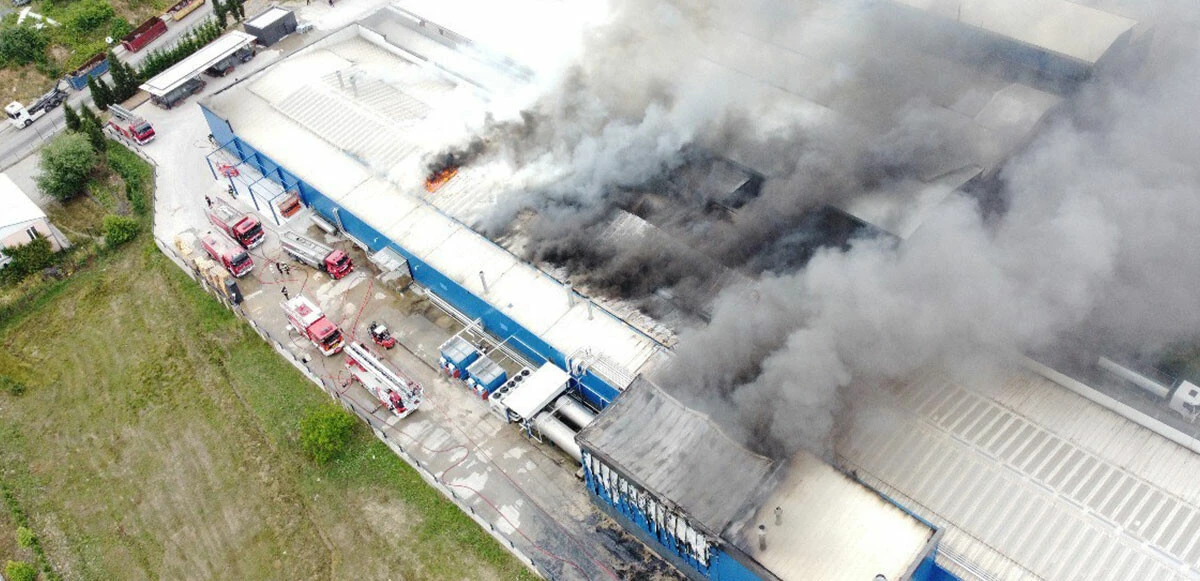 Kocaeli'de ilaç fabrikasında yangın! Alevler 5 saatte kontrol altına alındı