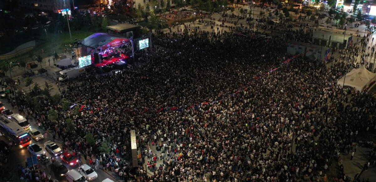 Bağcılar'da MaNga rüzgarı! 80 bin kişi kendinden geçti