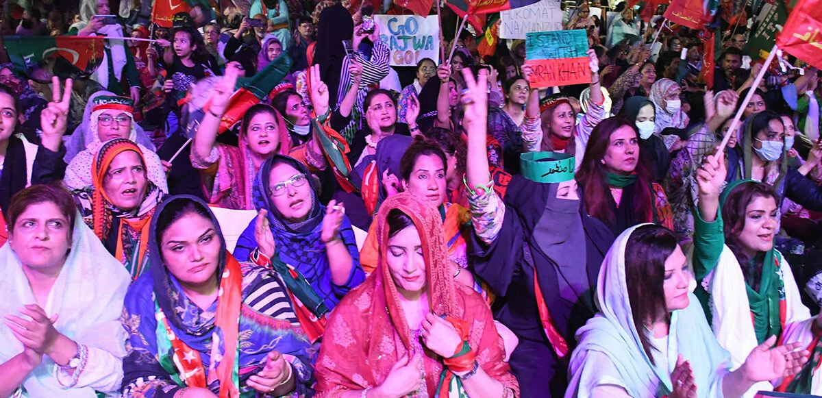 Pakistan’da halk enflasyonu protesto etmek için sokağa indi! Imran destekçileri meydanları doldurdu