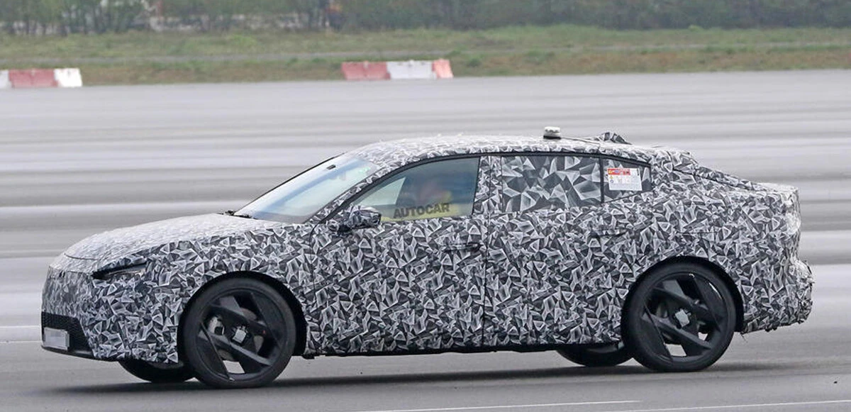 Peugeot 408 son testlerde: Tanıtımına günler kaldı, işte lansman öncesi detaylar!