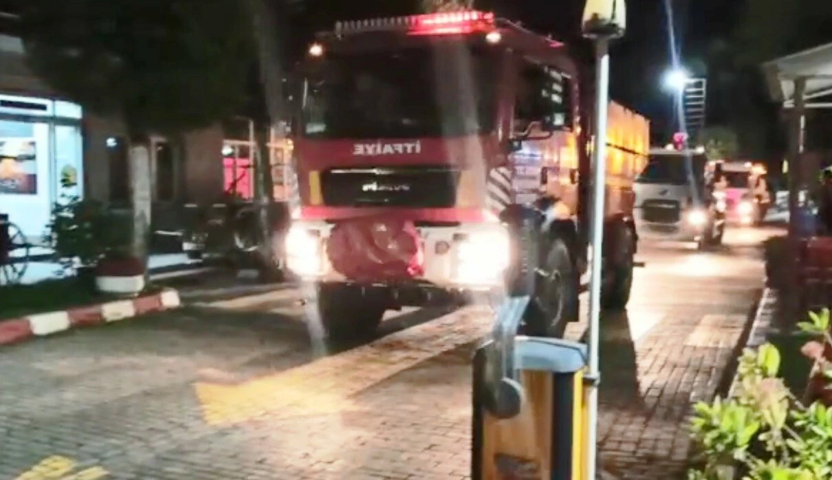 Son dakika! Alevler 4 bölgeye yayıldı! Ekipler teyakkuzda, 3 ilden yardım geliyor (Marmaris yangınında son durum)