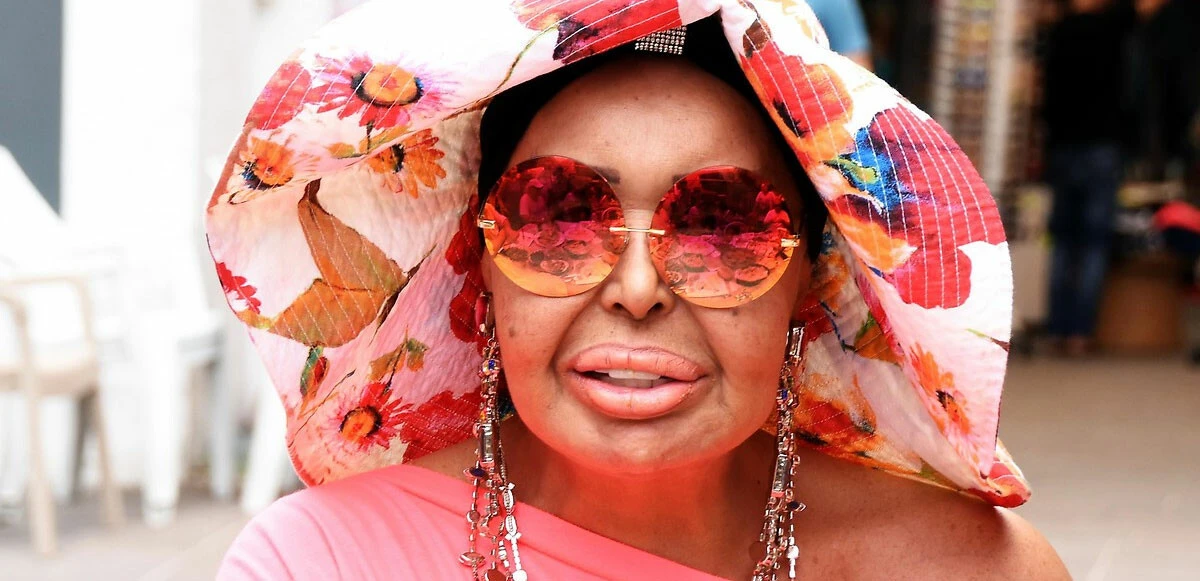 İmaj değiştiren Bülent Ersoy’un mezarı 3 kişilik, asansörlü ve şifreli olacak! Menajeri maliyetini canlı yayında açıkladı