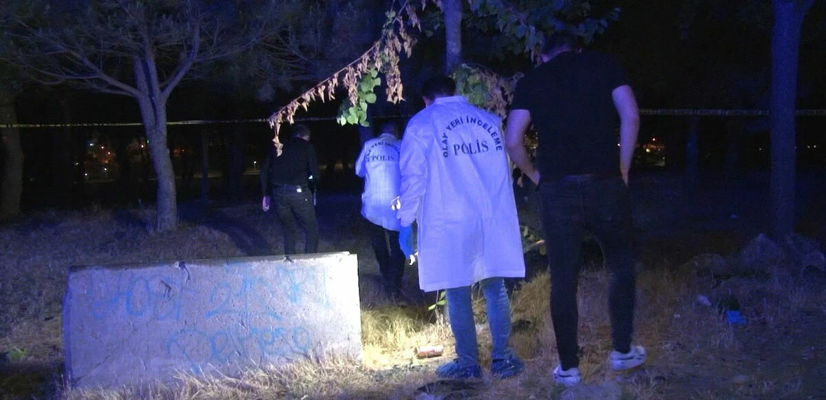 Öldürdükleri şahsı stadın karşısına attı