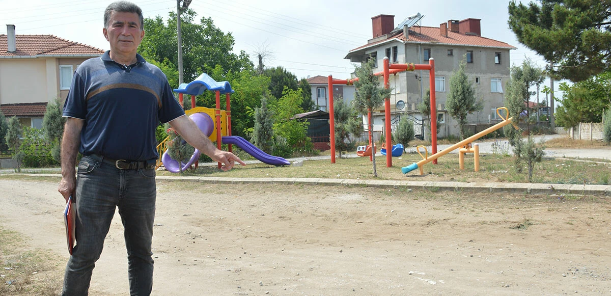 Yaşlı adam çocuk parkında köpeklerin saldırısına uğradı