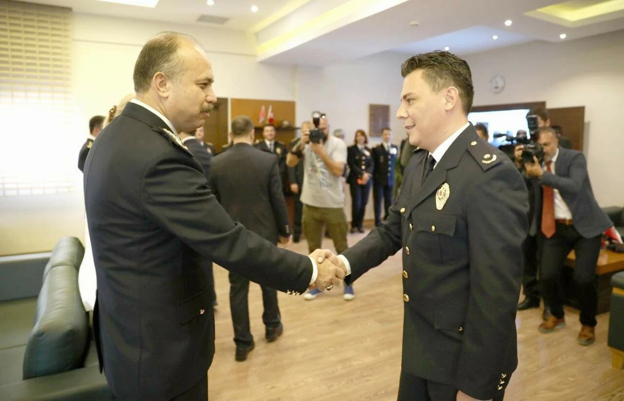 Şinasi Yüzbaşıoğlu ile evlenecek olan Müge Anlı'dan kına gecesi! Elini çabuk tutuyor