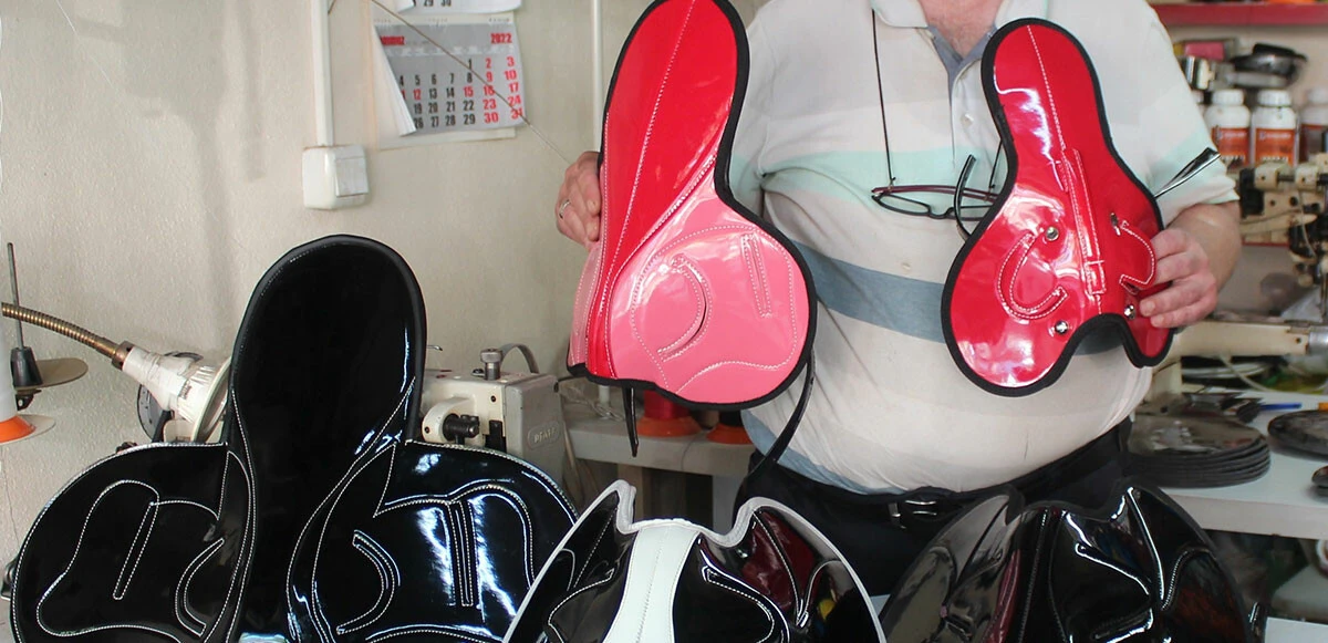 Küçücük bir dükkandan Avrupa'ya açıldı: Manisalı zanaatkâr el emeğini 5 ülkeye ihraç ediyor