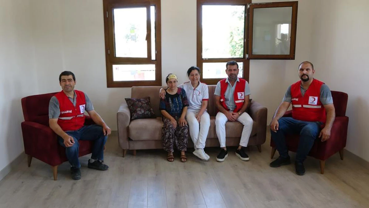 Yeni evine kavuşan yangınzedenin sevinç gözyaşları