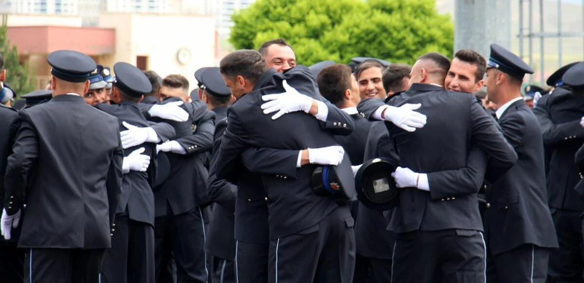 Validen yüzlerce polise çağrı: Cemaat ve tarikatlardan uzak durun