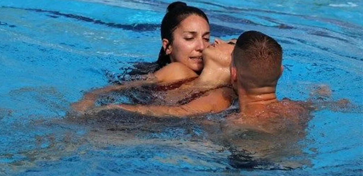 Yüzme şampiyonasında yürekler ağza geldi: Havuzda bayılan yüzücüyü antrenörü kurtardı