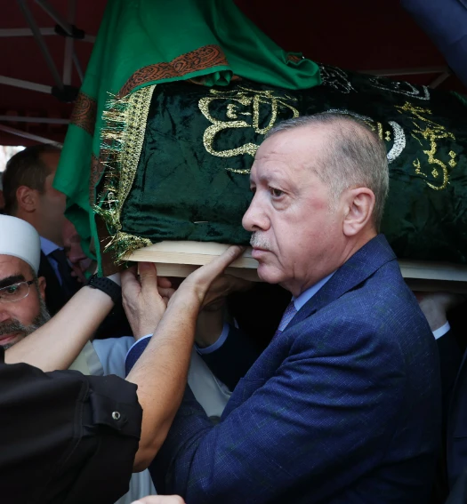 Gönül seli! Mahmud Ustaosmanoğlu Hocaefendi son yolculuğuna gözyaşları içinde uğurlandı