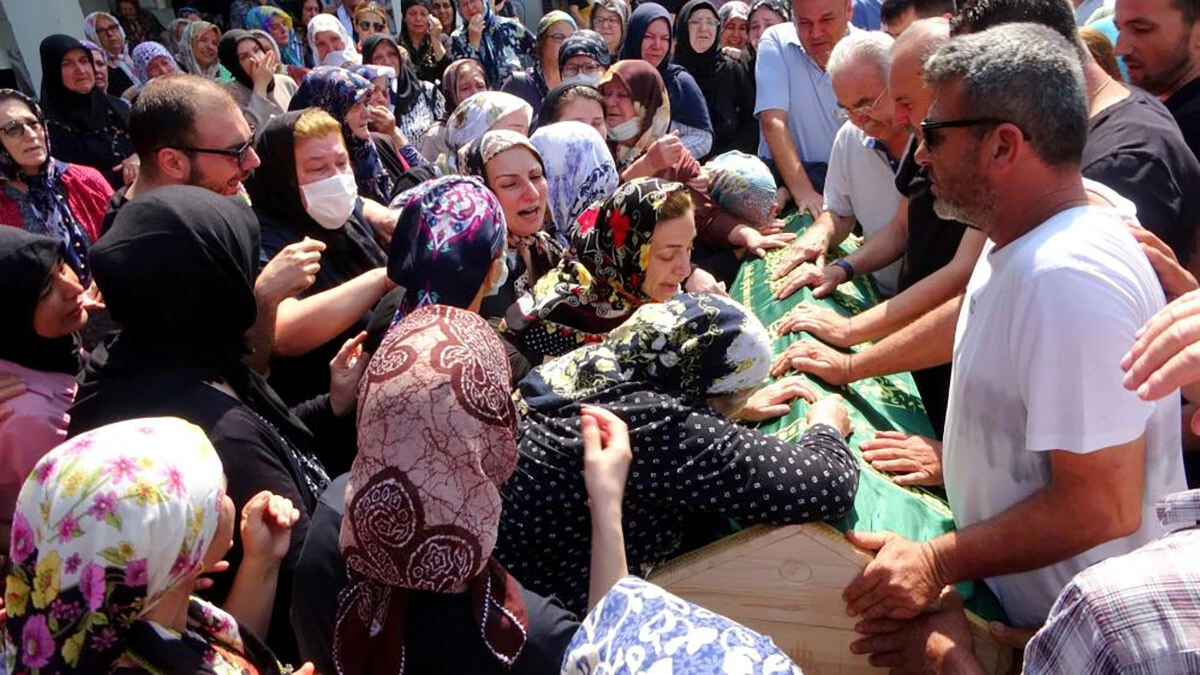 Eczacıbaşı çalışanlarına acı veda: Feryatlar yürekleri dağladı