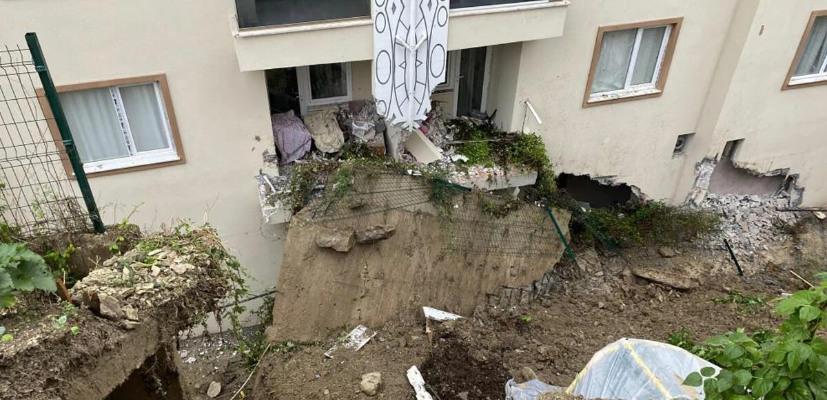 Korku dolu anlar! İstinat duvarı çöktü! 3 bina boşaltıldı