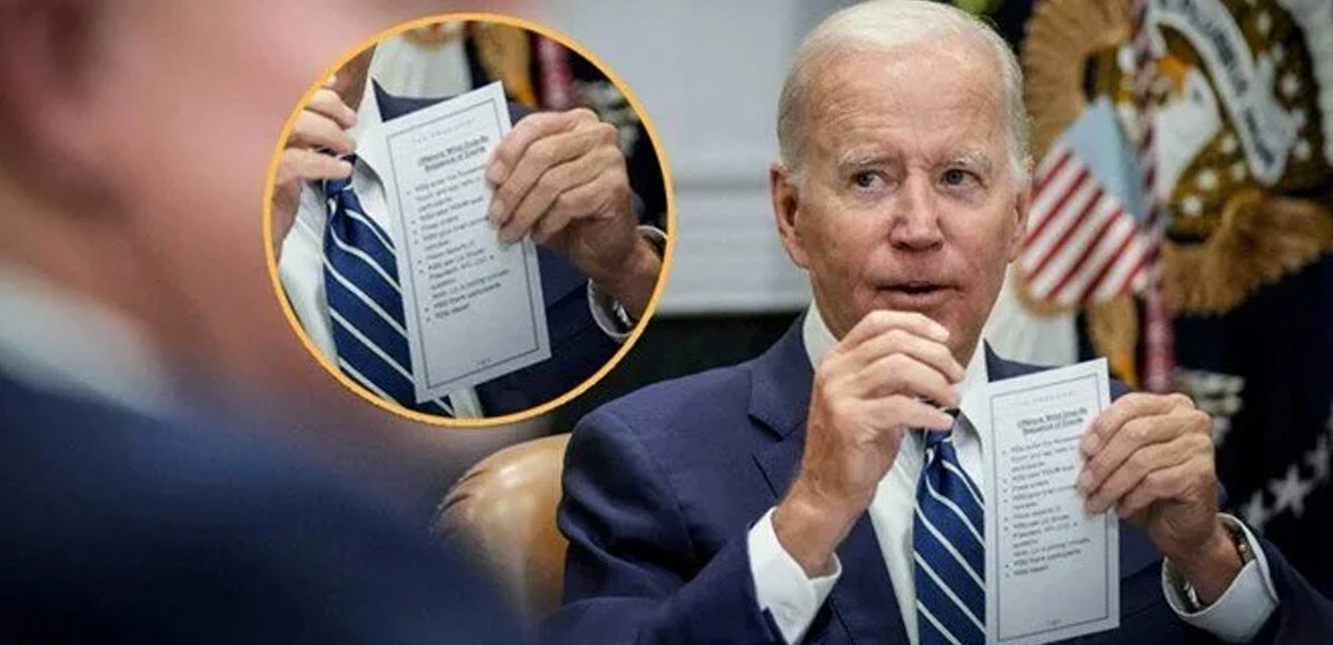Gaflarıyla konuşulan ABD Başkanı Joe Biden 'talimat listesi'yle yakalandı