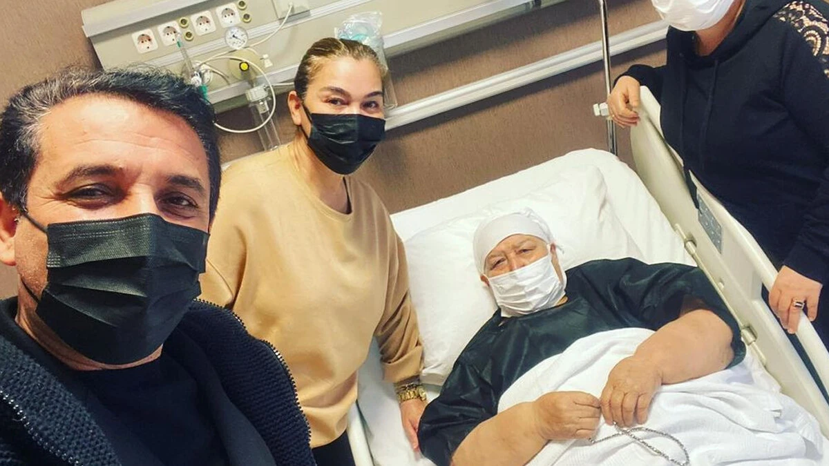 Latif Doğan kötü haberi duyurdu annesi için sevenlerinden dua istedi