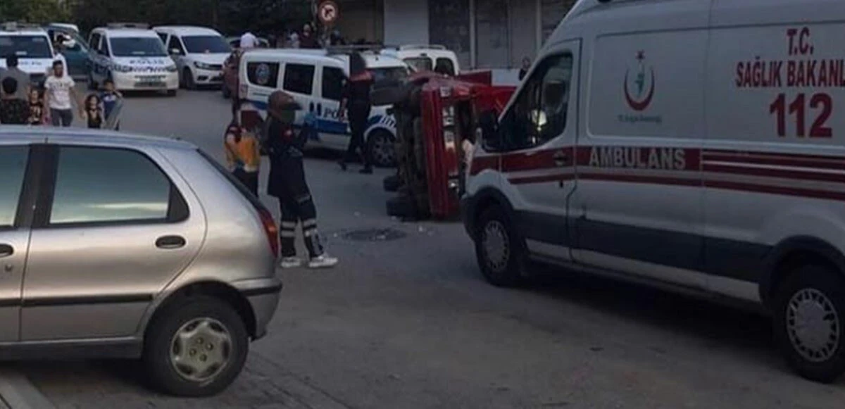 Mahalleli sokakta drif atan sürücüyü önce dövdü sonra aracını devirdi