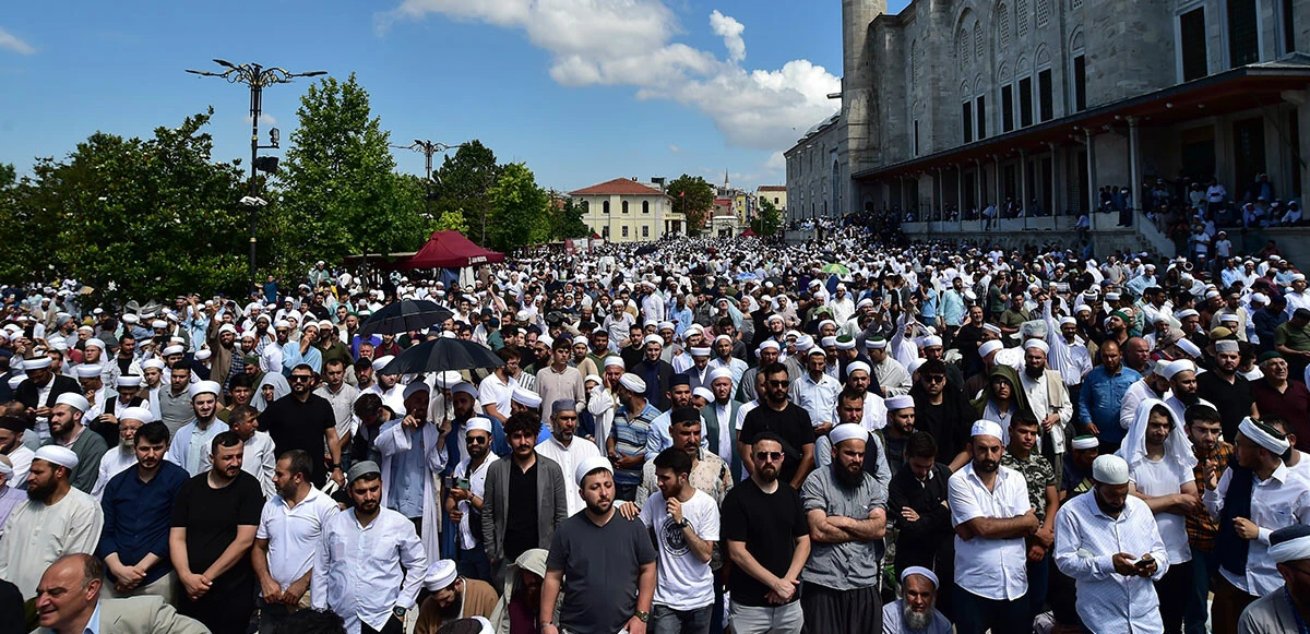 Gönül seli! Mahmud Ustaosmanoğlu Hocaefendi son yolculuğuna gözyaşları içinde uğurlandı