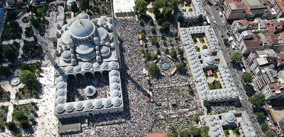 Gönül seli! Mahmud Ustaosmanoğlu Hocaefendi son yolculuğuna gözyaşları içinde uğurlandı