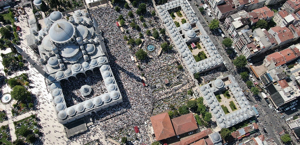 Gönül seli! Mahmud Ustaosmanoğlu Hocaefendi son yolculuğuna gözyaşları içinde uğurlandı