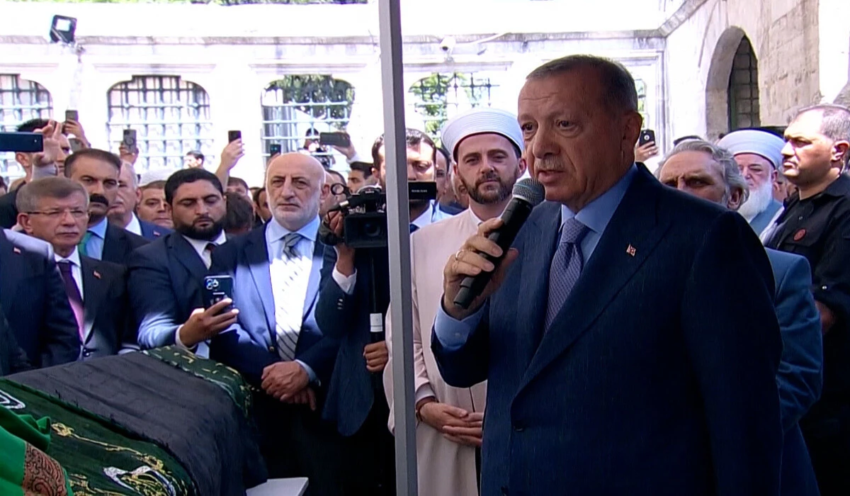 İsmailağa Cemaati lideri Mahmut Ustaosmanoğlu Hocaefendi'nin cenazesine kimler katıldı? İşte Mahmut Efendi'nin cenaze namazına AK Parti ve CHP’den katılan isimler