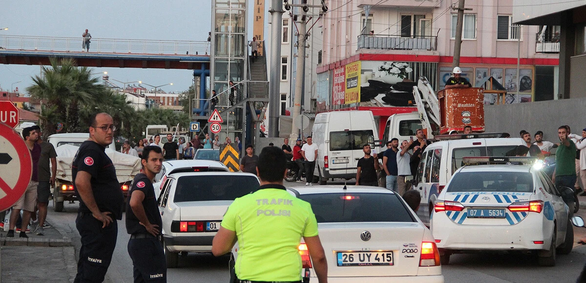 Kokoreç de çare olamadı! Çatıda tehlikeli hareketler