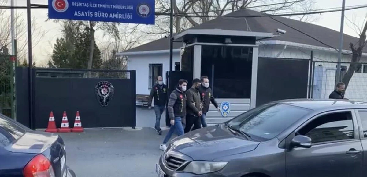 Silahlı kavga kamerada: Şakalaşıyormuş gibi yapıp bacaklarından vurdu