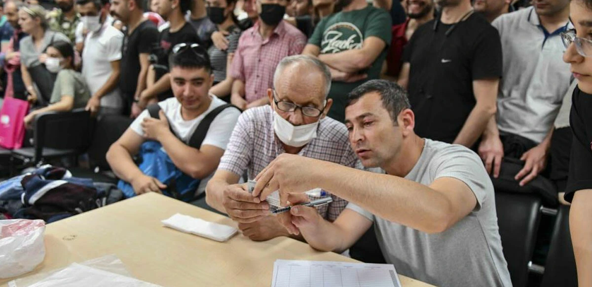 Şemsiye, gözlük, telefon, laptop ve hatta iç çamaşırı… Otobüslerde unutulan eşyalar satışa sunuldu