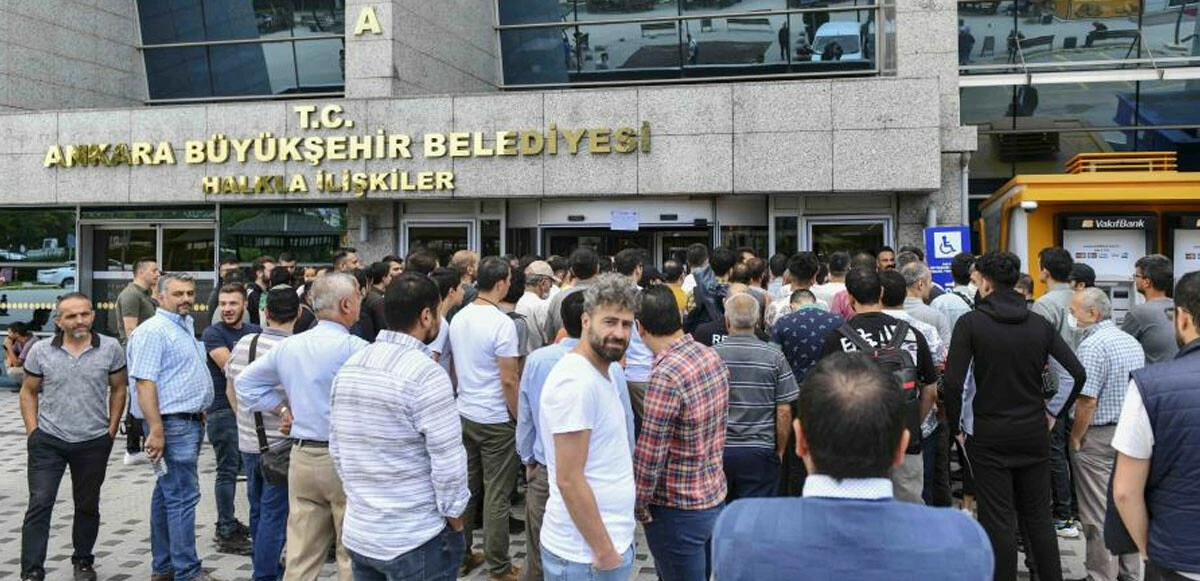 Şemsiye, gözlük, telefon, laptop ve hatta iç çamaşırı… Otobüslerde unutulan eşyalar satışa sunuldu