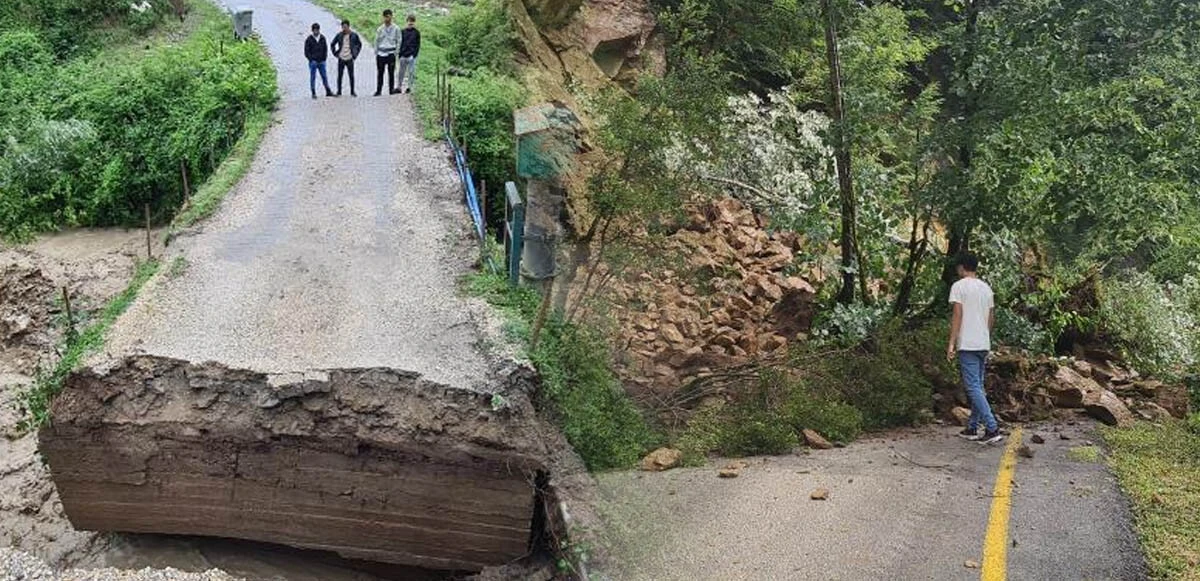 Meteoroloji, AFAD ve Bakanlık peş peşe uyardı: 6 il için kırmızı alarm! Gök delinecek, sel ve su baskınlarına dikkat
