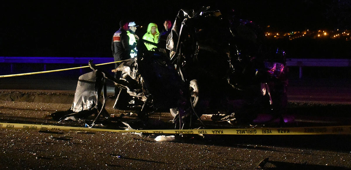 Otomobil ile yolcu otobüsü çarpıştı! 2 kişi hayatını kaybetti, 16 kişi yaralandı