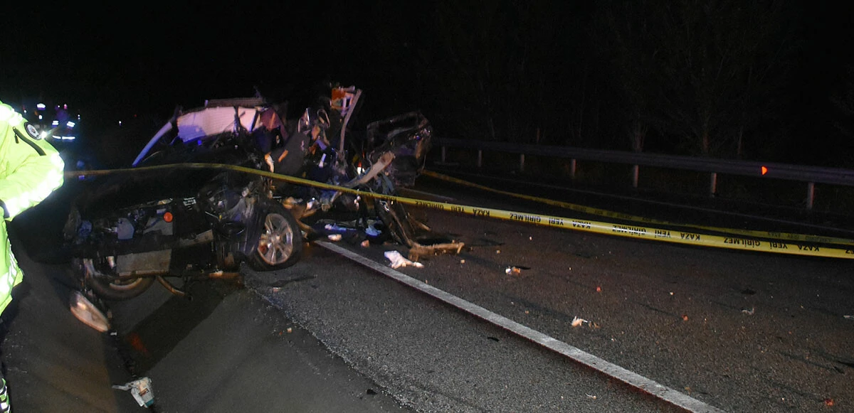 Otomobil ile yolcu otobüsü çarpıştı! 2 kişi hayatını kaybetti, 16 kişi yaralandı