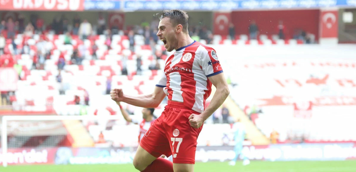 Fenerbahçe’den Süper Lig’den iki Türk futbolcu için teklif