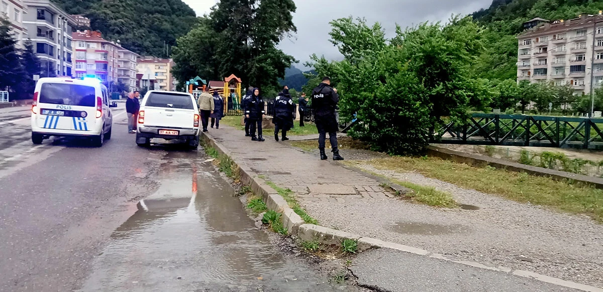 Kastamonu'da sağanak köprüleri yıktı! Dereler taştı, vatandaşlar tahliye edilmeye başlandı