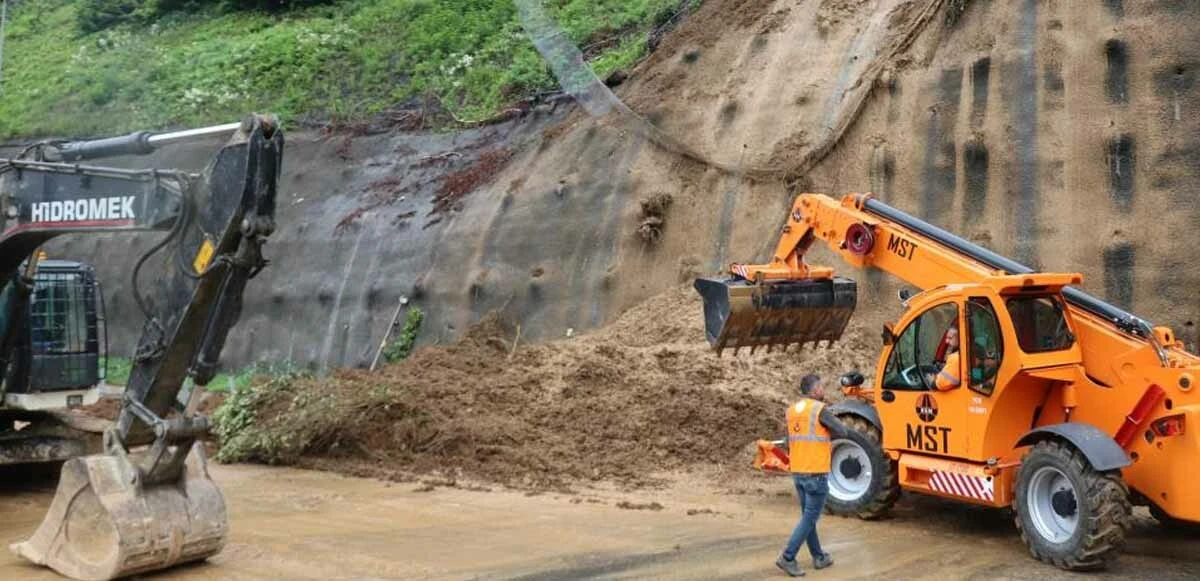 Son dakika! Bolu Dağı Tüneli'nde toprak kayması: İstanbul yönü trafiğe kapatıldı
