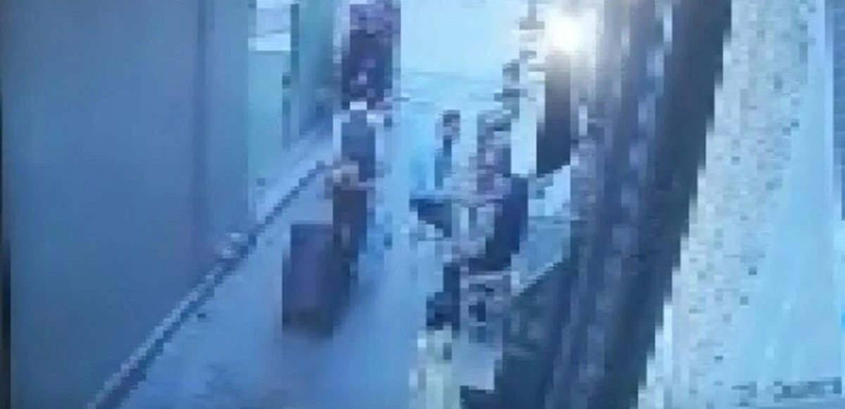 Bangladeşli kadın, kocası tarafından kaçırılan kızına kavuştu!