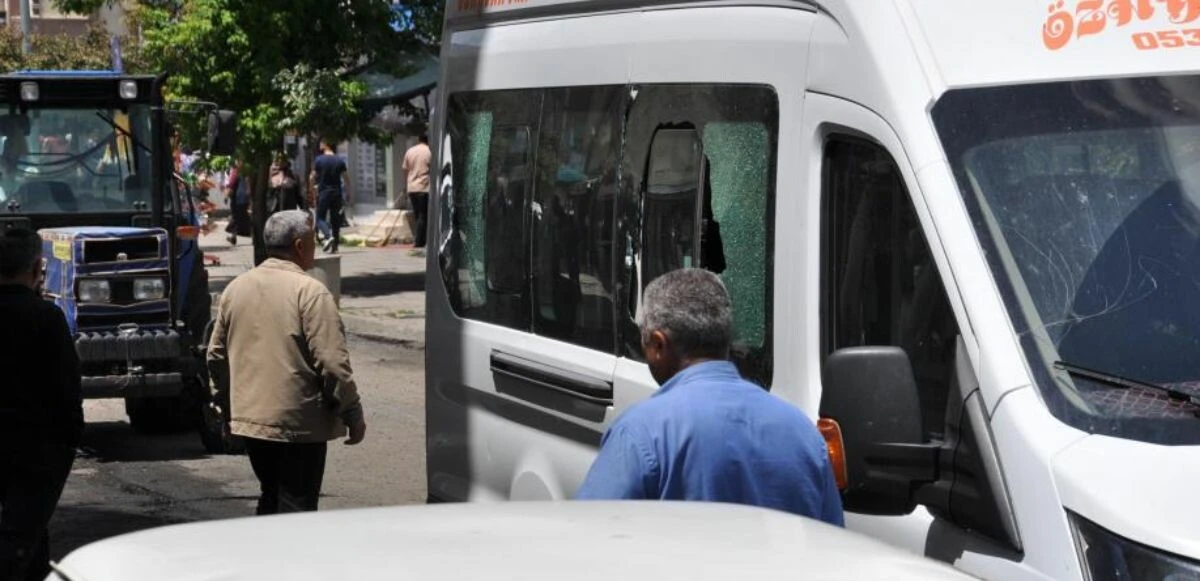 Kars'ta meydan savaşı gibi kavga! 8 kişi yaralandı