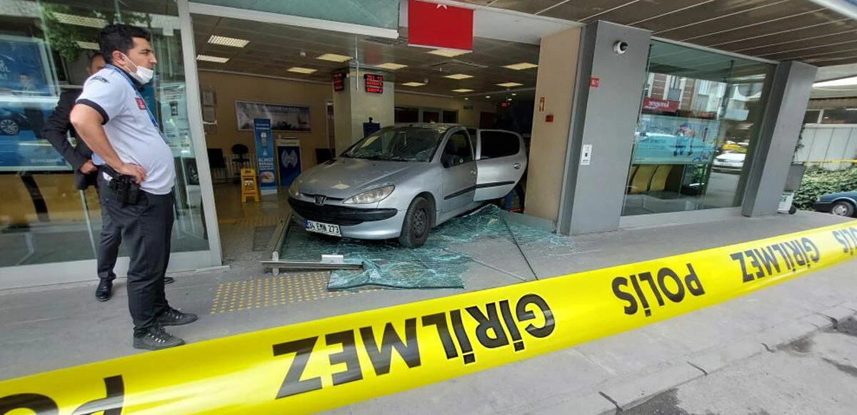 Freni tutmadı, bankaya daldı