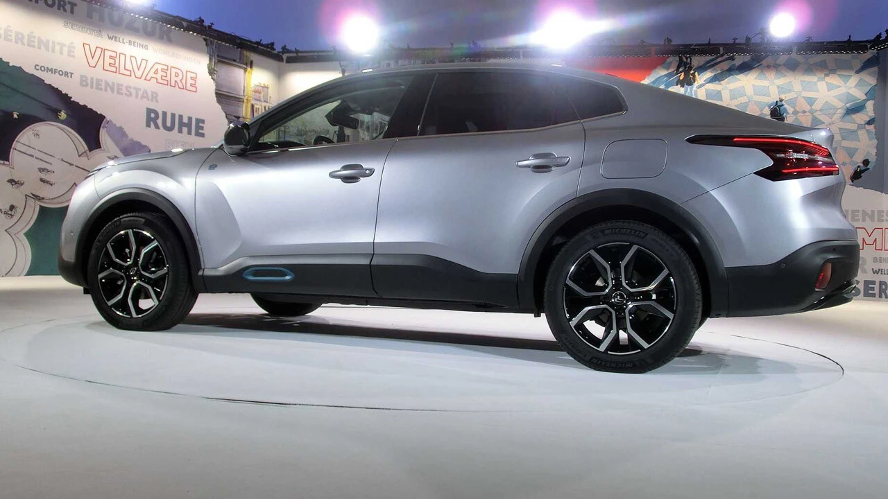 Citroen C4 X, İlk Kez Türkiye'de tanıtıldı! Hem Elektrikli Hem Benzinli