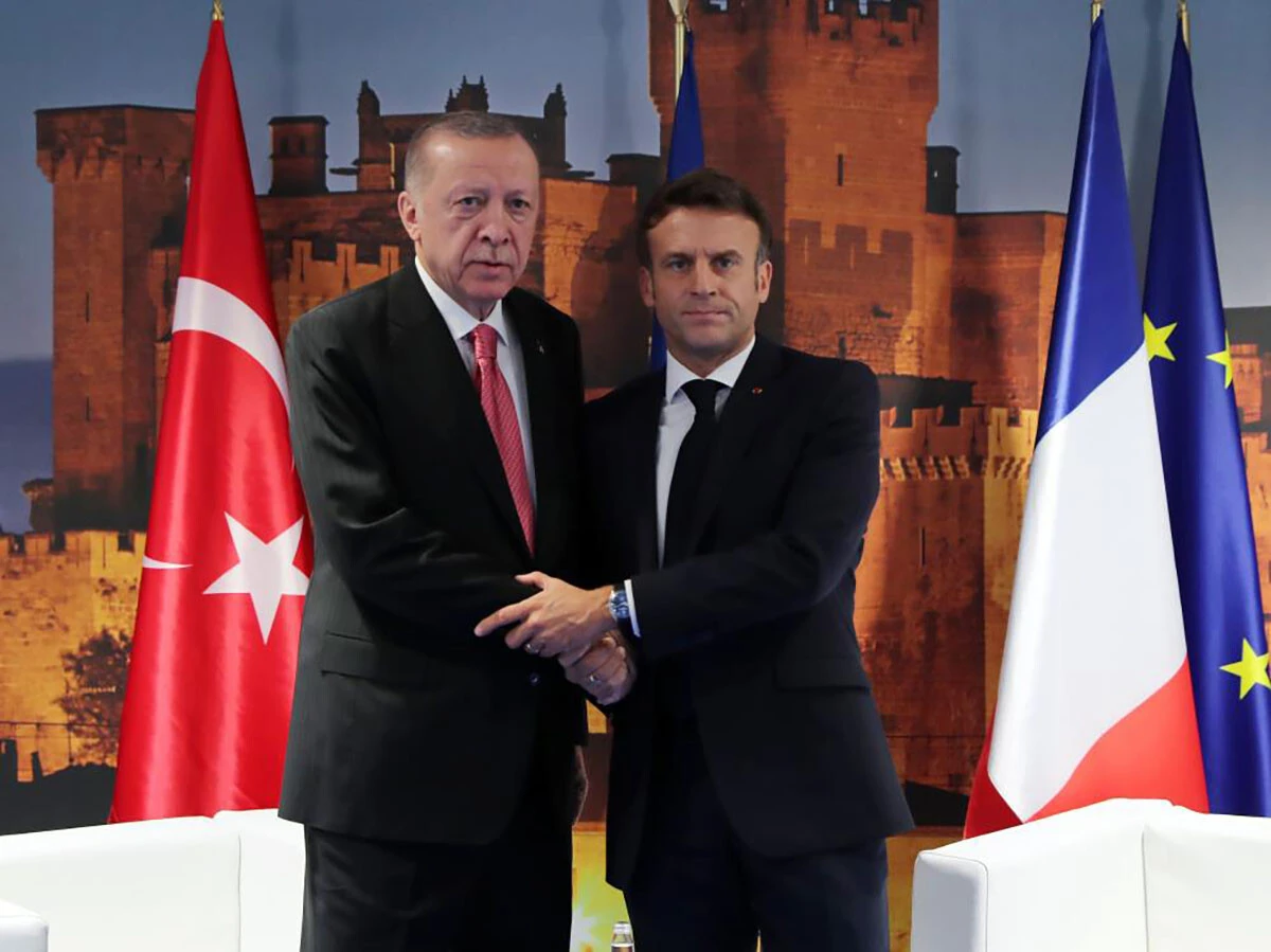 NATO Zirvesinde önemli görüşme: Cumhurbaşkanı Erdoğan, Macron ile bir araya geldi