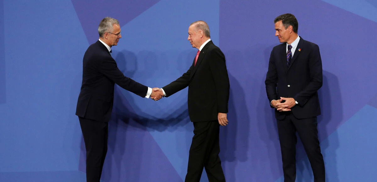 NATO Liderler Zirvesi başladı! Liderler aile fotoğrafıyla bir araya geldi