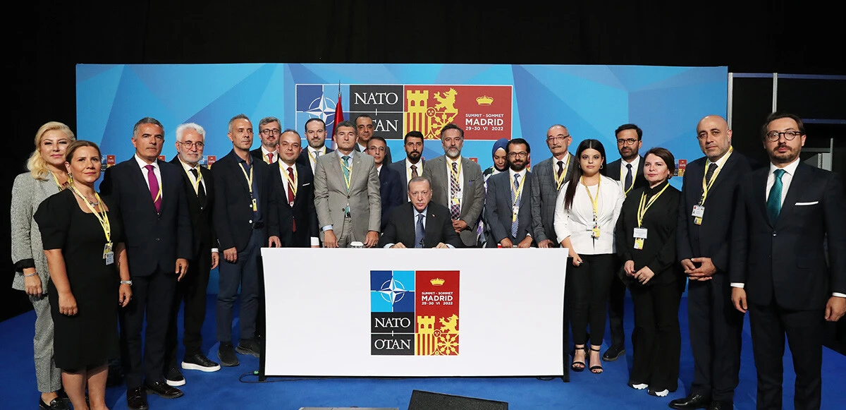 Son dakika! Cumhurbaşkanı Erdoğan, NATO dönüşü İsveç ve Finlandiya'ya uyarılarını yineledi: Elimizde belgeler var, gerekeni yaparız