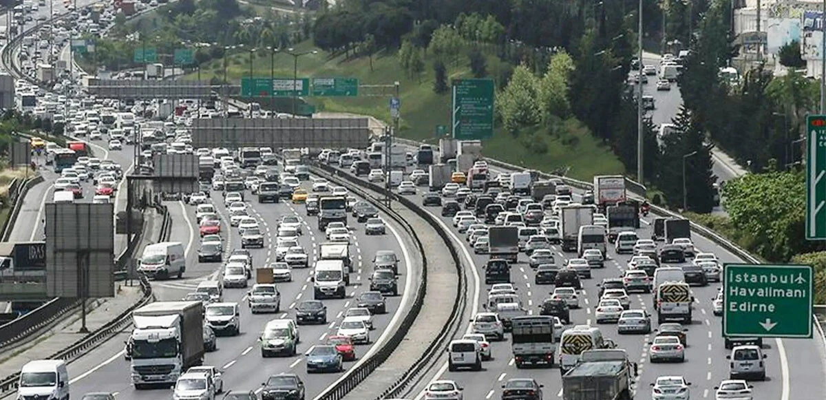 Yola çıkacaklar dikkat! Otoyollarda yeni hız sınırı uygulaması başladı