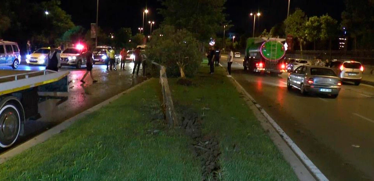 Kartal'da korkunç kaza: Önce refüje çarptı, sonra ağaçları biçti