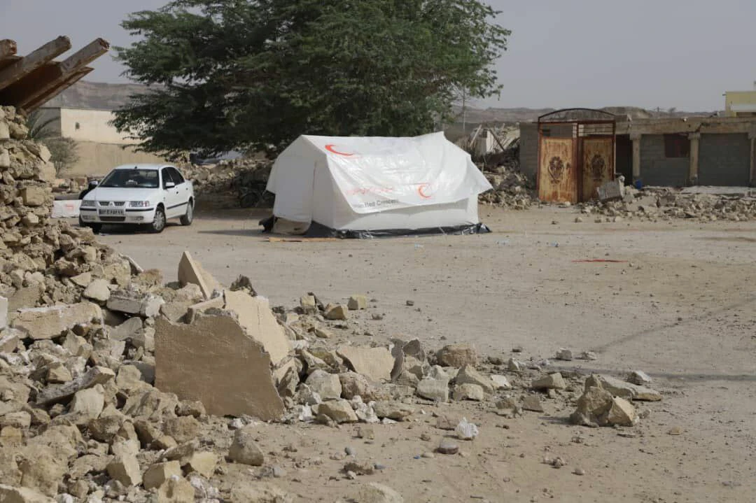 İran 6 şiddetinden büyük 3 depremle peş peşe sarsıldı! Ölü ve yaralılar var